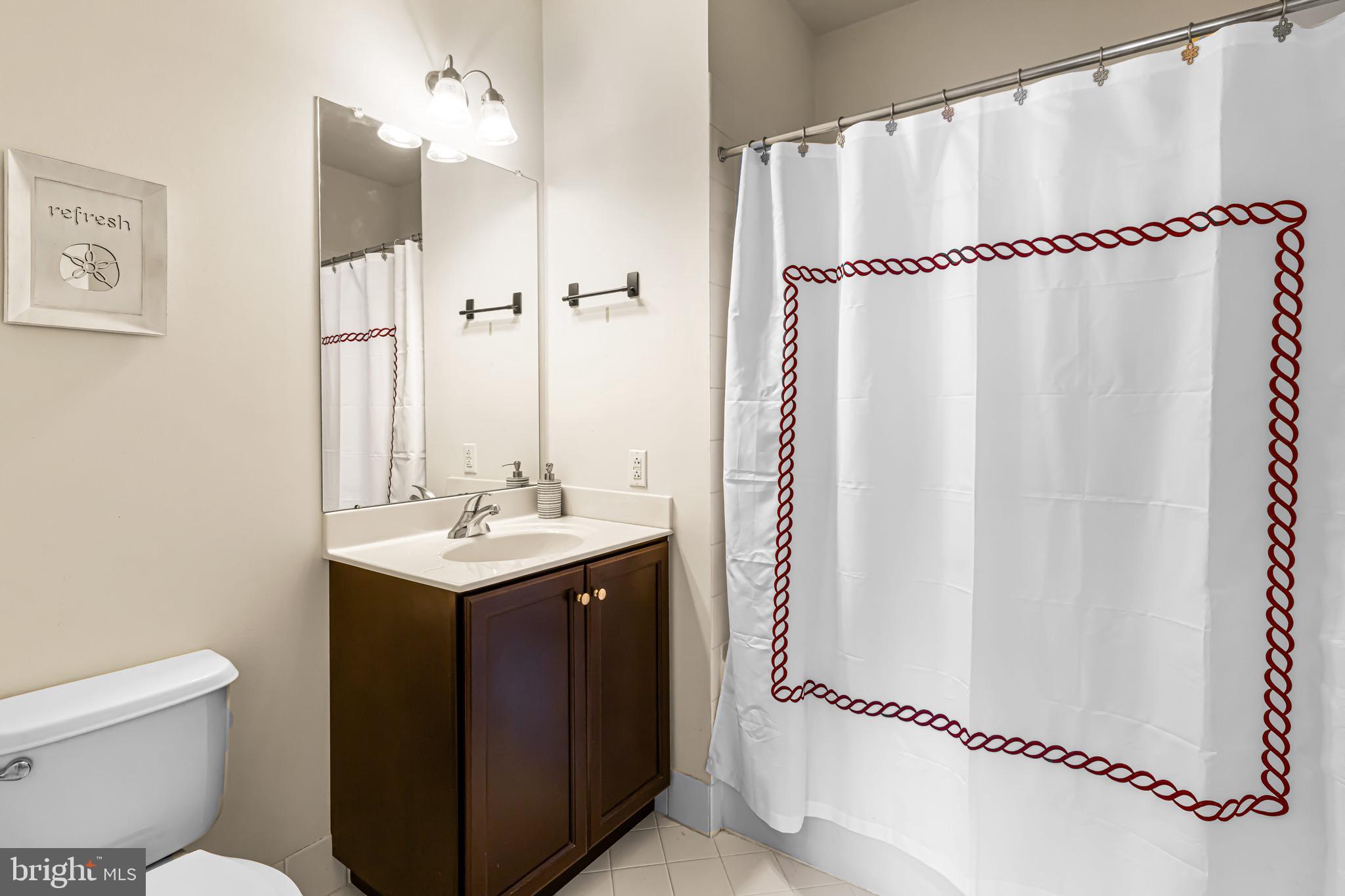 274 Carson Terrace Huntingdon Valley, PA 19006 - Photo 17 of 25 2nd Full Bathroom