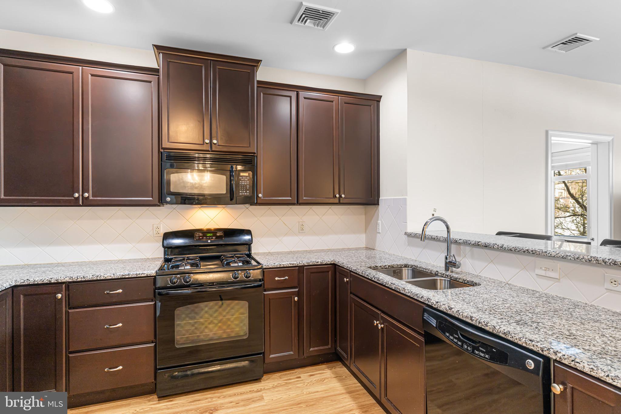 274 Carson Terrace Huntingdon Valley, PA 19006 - Photo 5 of 25 Kitchen