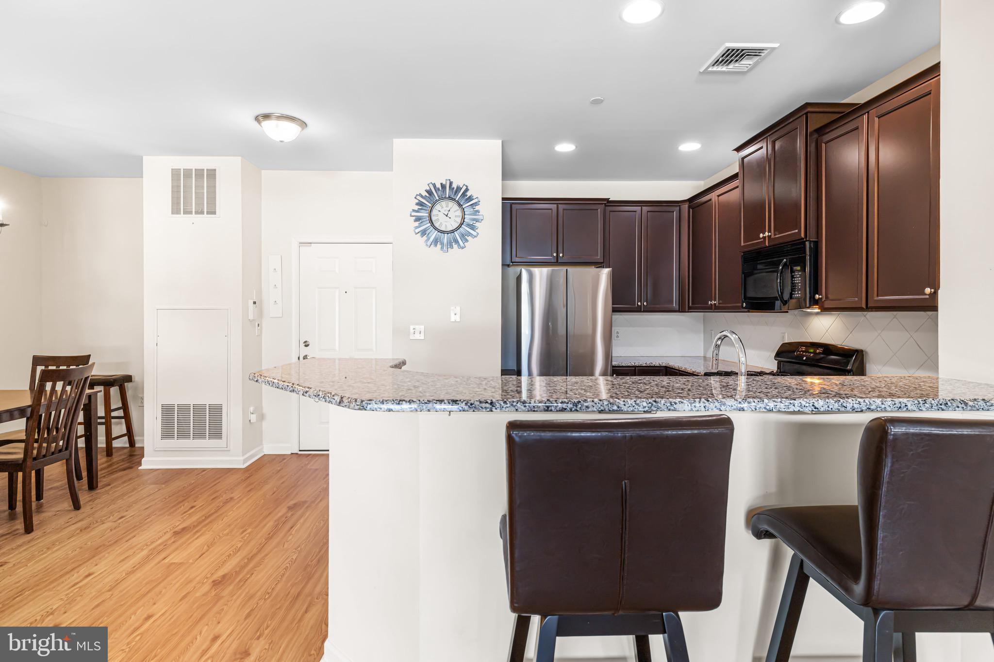 274 Carson Terrace Huntingdon Valley, PA 19006 - Photo 6 of 25 Kitchen with Breakfast Bar