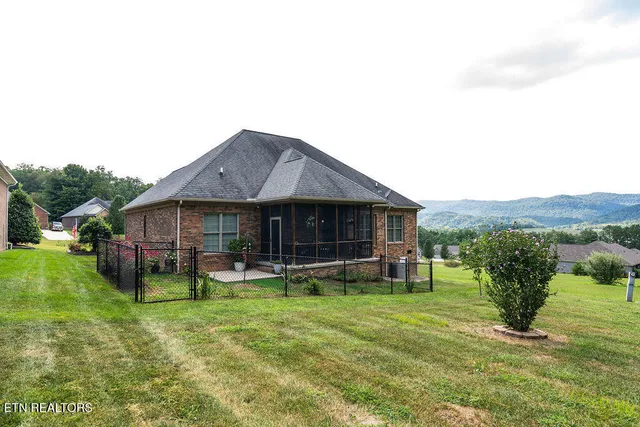 $550,000 | 499 Cromwe Street, Harrogate, TN 37752