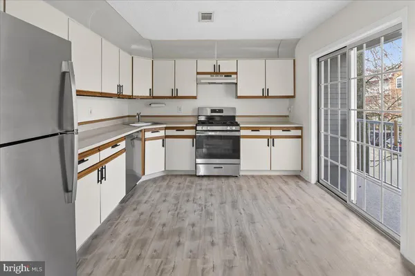 $2,400 | 70 Chambord Court, Hamilton, NJ 08619