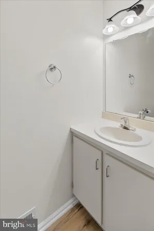 $2,400 | 70 Chambord Court, Hamilton, NJ 08619