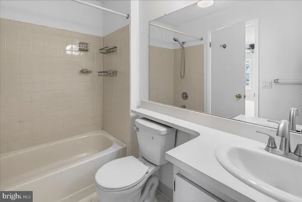 $2,400 | 70 Chambord Court, Hamilton, NJ 08619