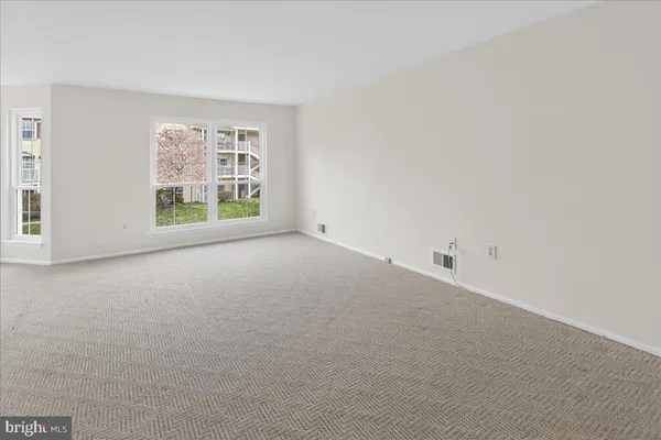 $2,400 | 70 Chambord Court, Hamilton, NJ 08619