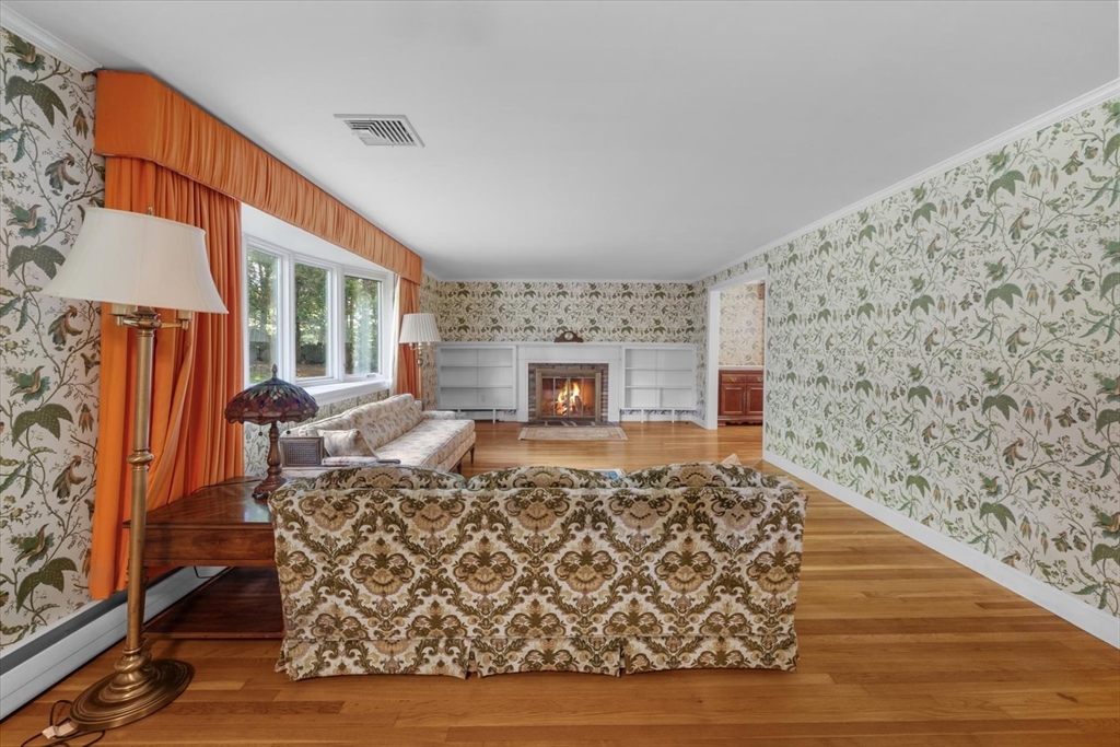9 Plymouth Road Winchester, MA 01890 - Photo 4 of 37
