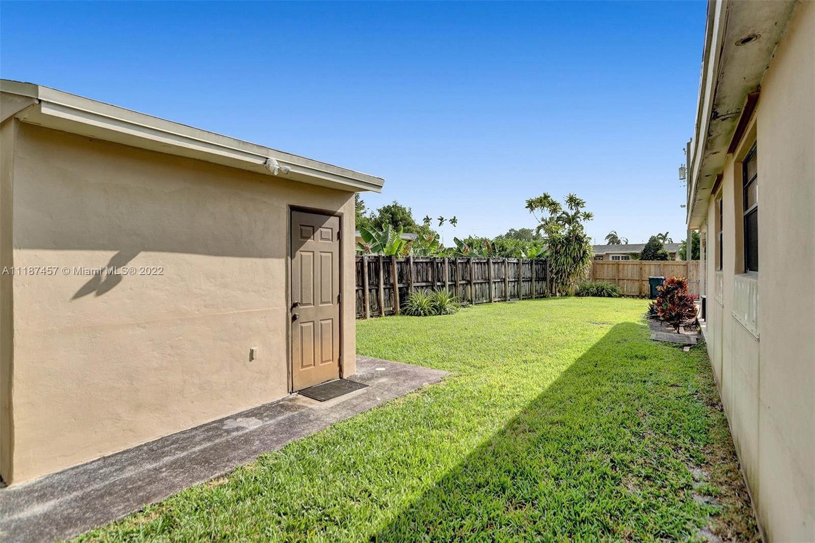 10401 Southwest 53rd Street Miami, FL 33165 - Photo 36 of 53 a backyard of a house with lots of green space