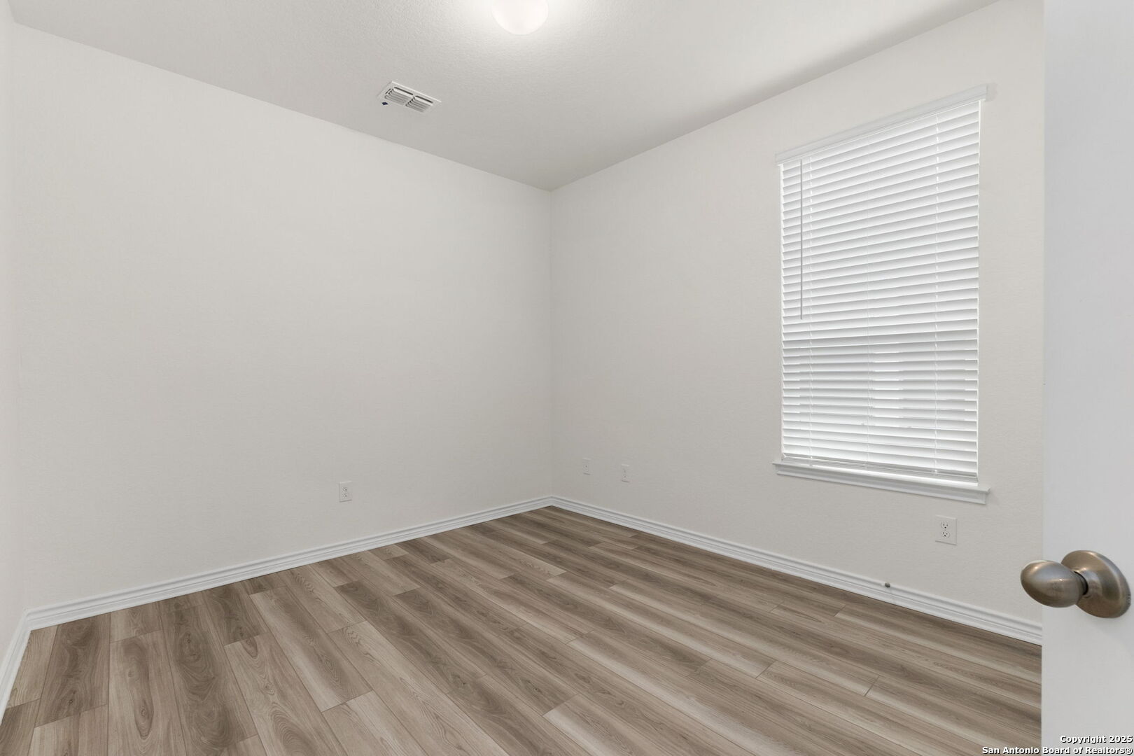 14839 Vance Jackson Road, Unit 1101 San Antonio, TX 78249 - Photo 13 of 31 an empty room with a window