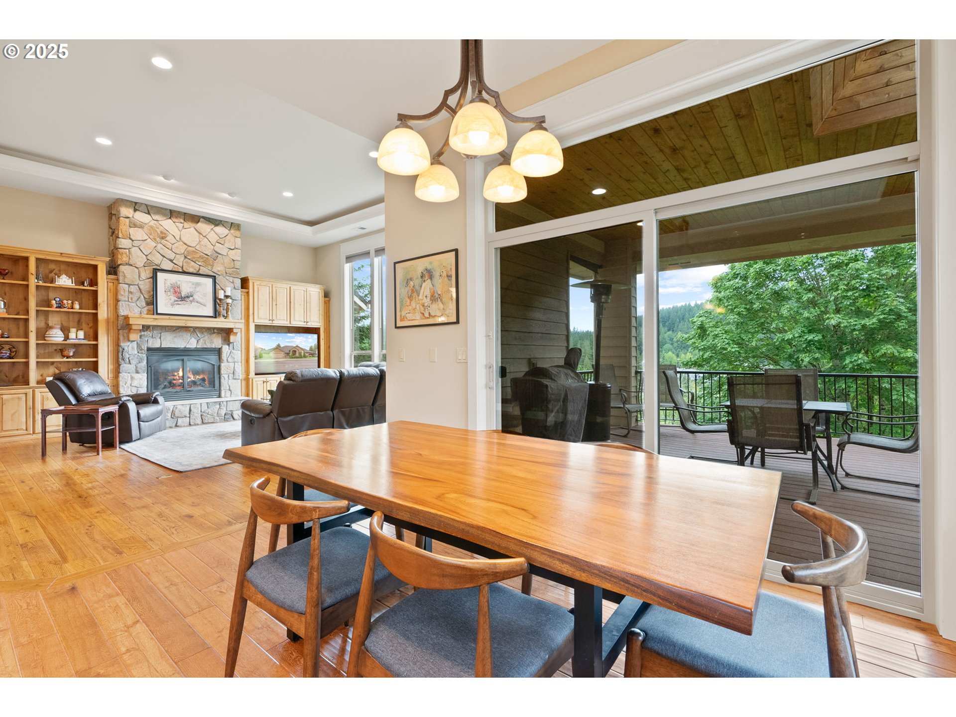 4644 Southeast Honors Drive Gresham, OR 97080 - Photo 16 of 48 Kitchen/Living Room