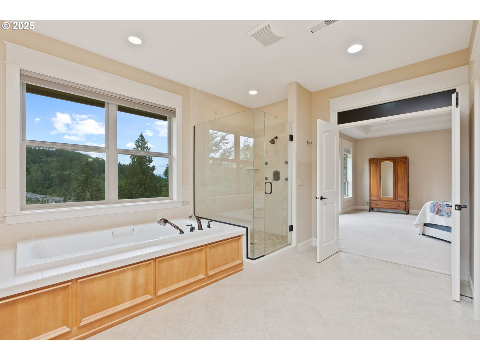 4644 Southeast Honors Drive Gresham, OR 97080 - Photo 22 of 48 Primary Bedroom