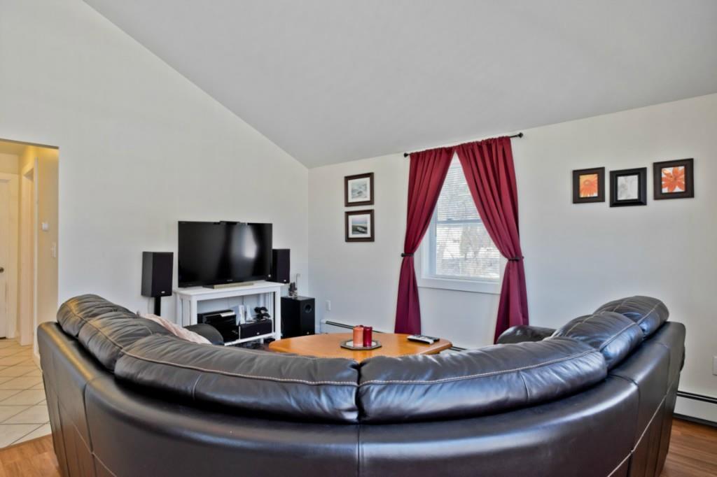 29 Tow Path Road Gorham, ME 04038 - Photo 16 of 35 Living room.