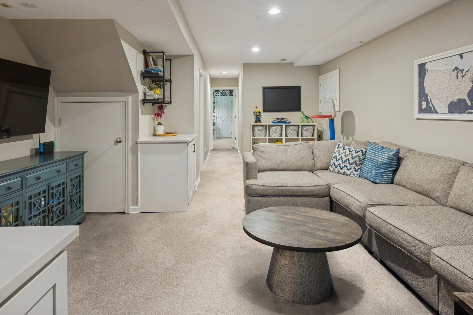 1329 North Mohawk Street, Unit 1 Chicago, IL 60610 - Photo 12 of 25 a living room with furniture and a flat screen tv