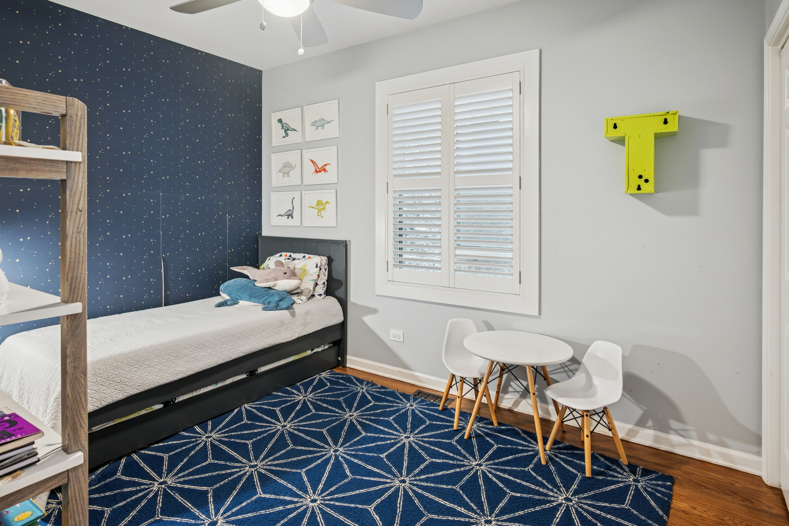 1329 North Mohawk Street, Unit 1 Chicago, IL 60610 - Photo 18 of 25 a bedroom with a bed and a window