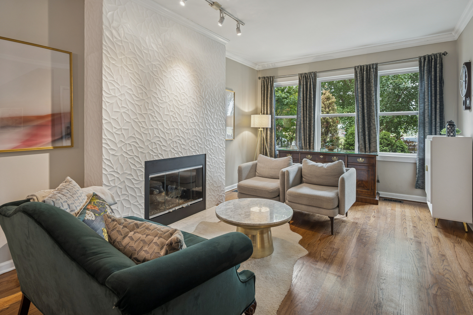 1329 North Mohawk Street, Unit 1 Chicago, IL 60610 - Photo 2 of 25 a living room with furniture and a fireplace