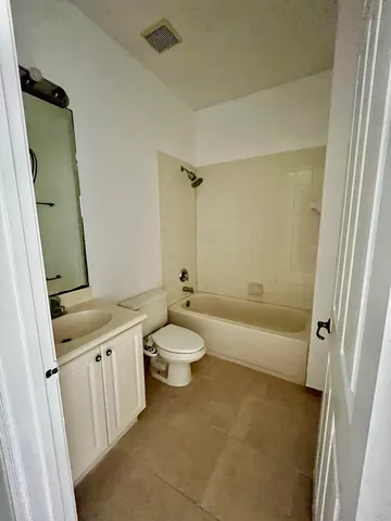 $3,190 | 325 Mulberry Grove Road, West Palm Beach, FL 33411