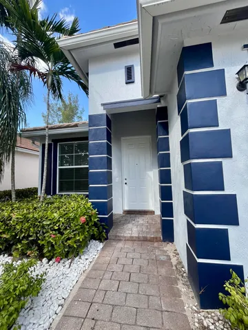 $3,190 | 325 Mulberry Grove Road, West Palm Beach, FL 33411