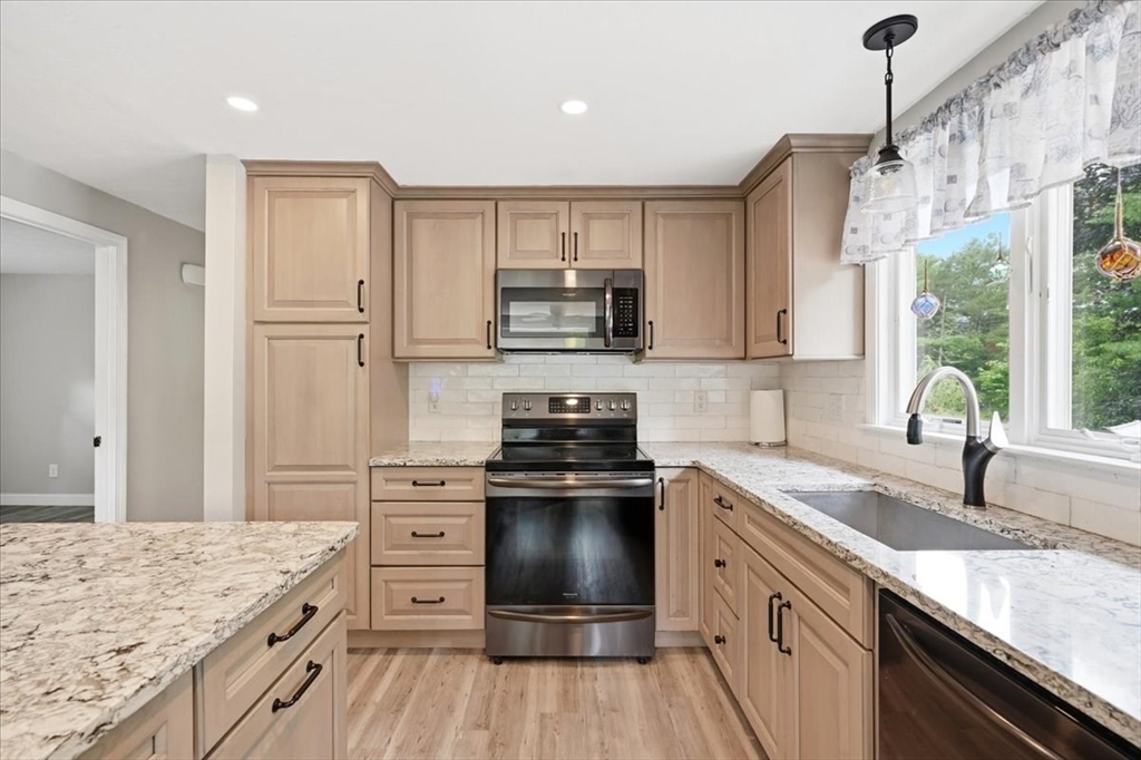 173 Bourne Road Plymouth, MA 02360 - Photo 10 of 34