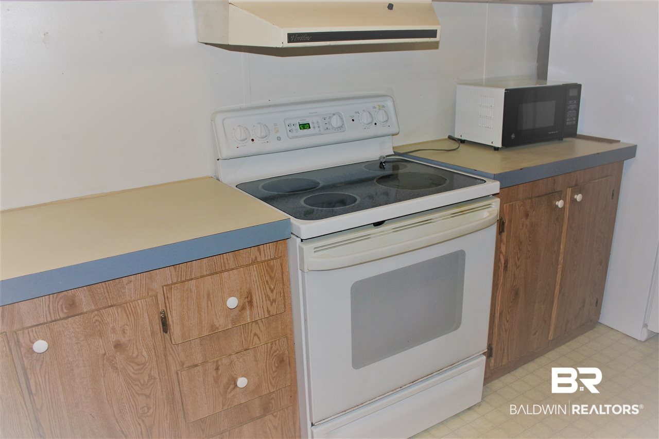 28093 County Road 65 Loxley, AL 36551 - Photo 10 of 16 All kitchen appliances convey