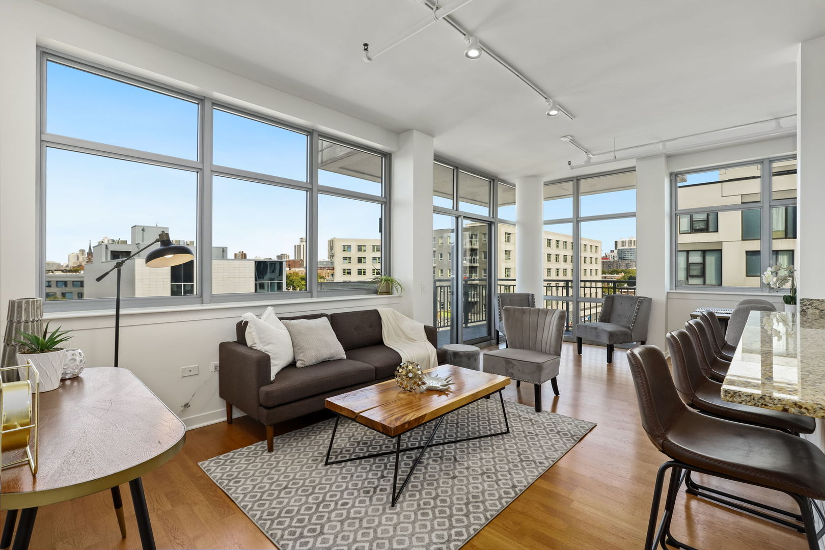 511 West Division Street, Unit 606 Chicago, IL 60610 - Photo 2 of 18
