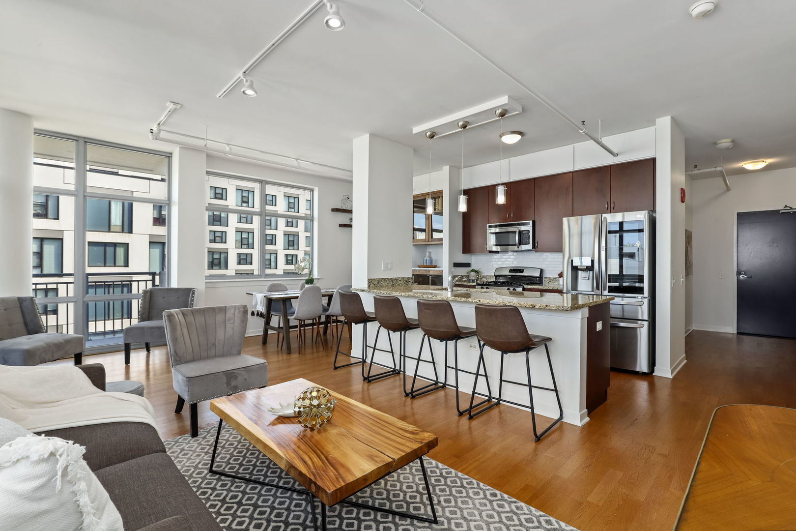 511 West Division Street, Unit 606 Chicago, IL 60610 - Photo 3 of 18