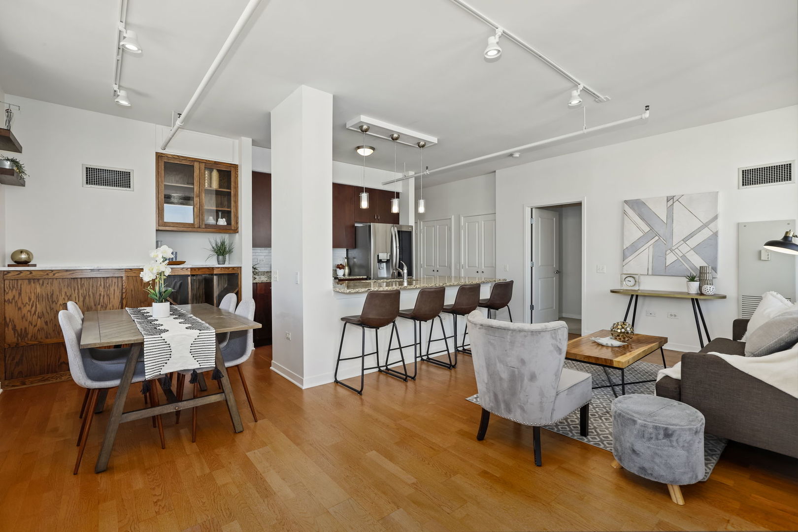 511 West Division Street, Unit 606 Chicago, IL 60610 - Photo 4 of 18