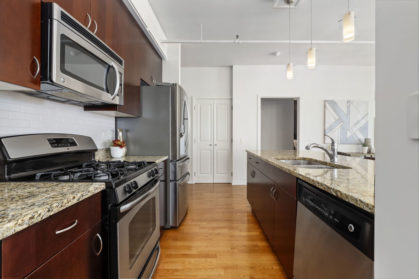 511 West Division Street, Unit 606 Chicago, IL 60610 - Photo 5 of 18