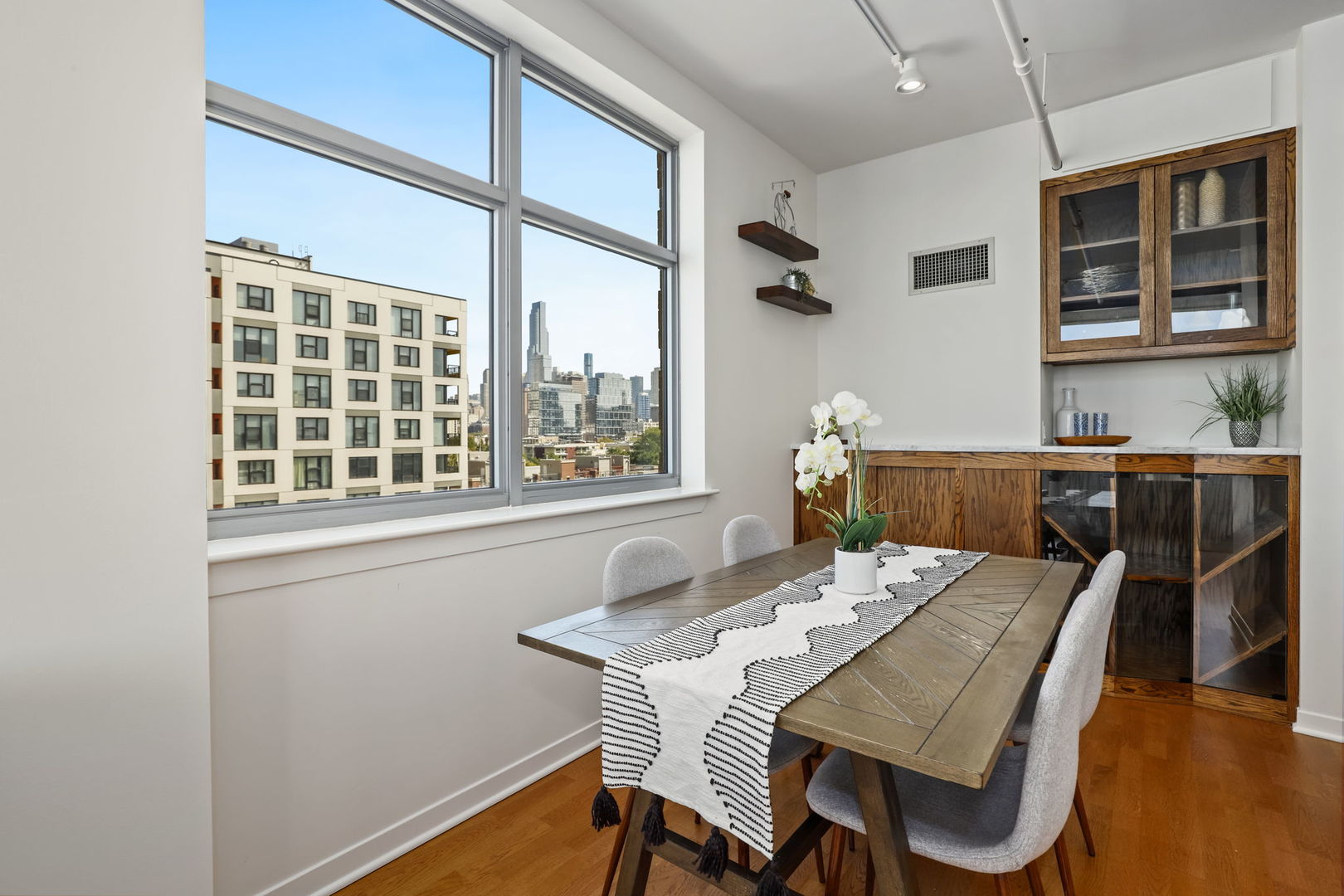 511 West Division Street, Unit 606 Chicago, IL 60610 - Photo 7 of 18