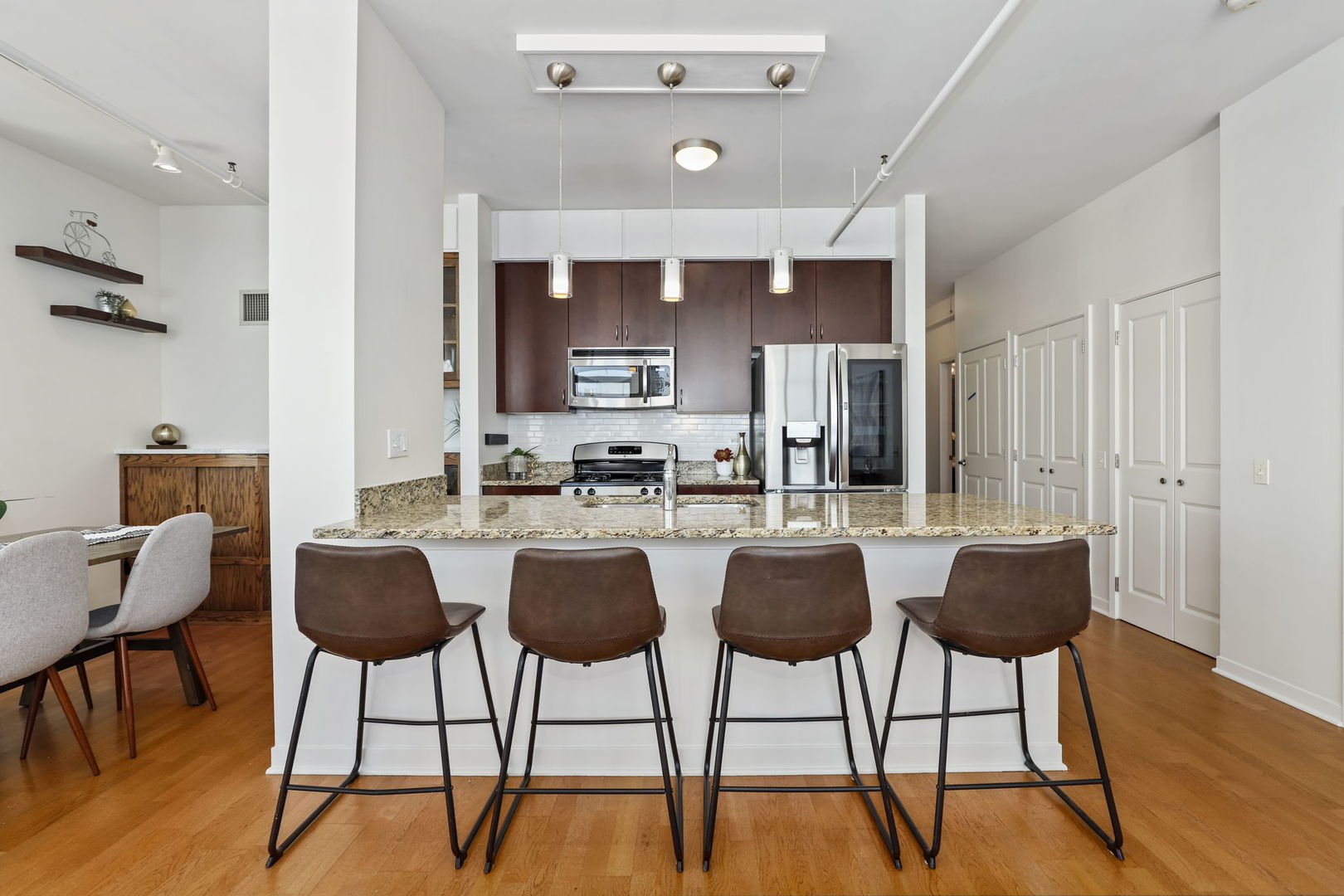 511 West Division Street, Unit 606 Chicago, IL 60610 - Photo 8 of 18