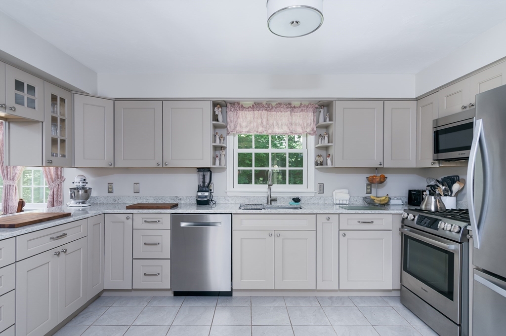 2 Simon Davis Drive Rutland, MA 01543 - Photo 3 of 41