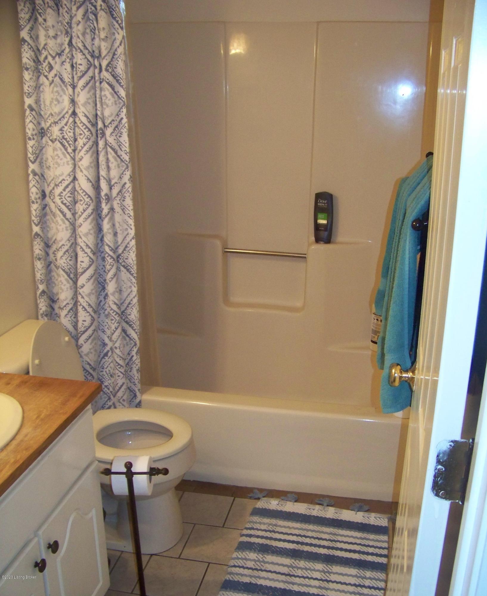 842 Plum Ridge Road Taylorsville, KY 40071 - Photo 8 of 20 Hall Bath