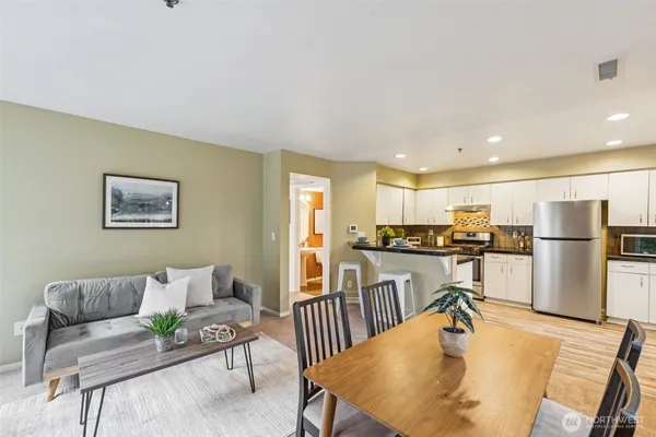 $750,000 | 16219 Northup Way, Unit C201, Bellevue, WA 98008
