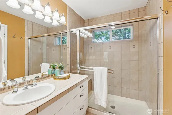 $750,000 | 16219 Northup Way, Unit C201, Bellevue, WA 98008