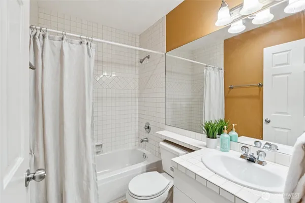 $750,000 | 16219 Northup Way, Unit C201, Bellevue, WA 98008