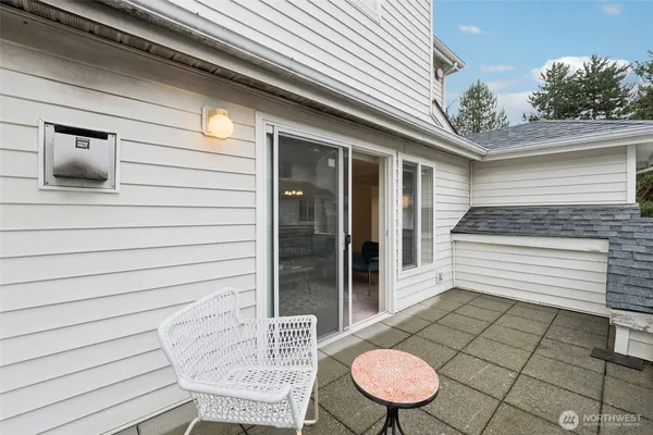$750,000 | 16219 Northup Way, Unit C201, Bellevue, WA 98008