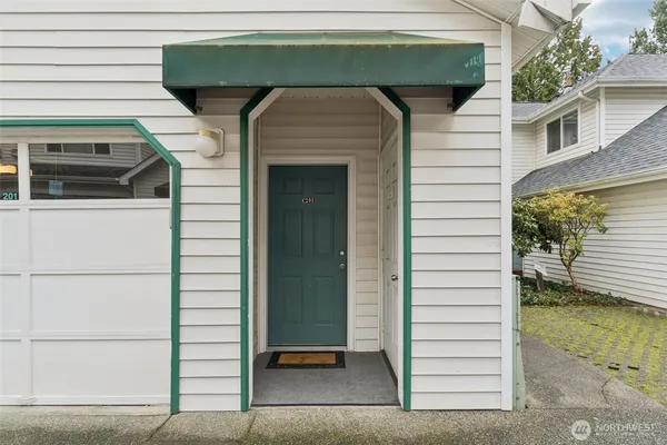 $750,000 | 16219 Northup Way, Unit C201, Bellevue, WA 98008