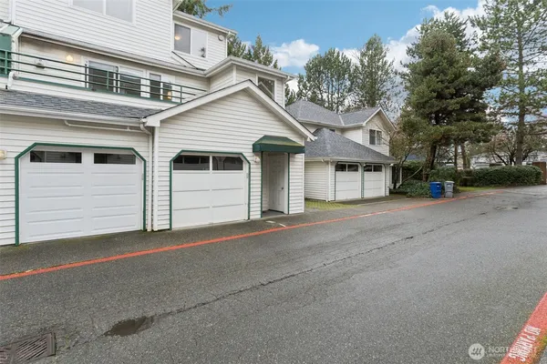 $750,000 | 16219 Northup Way, Unit C201, Bellevue, WA 98008