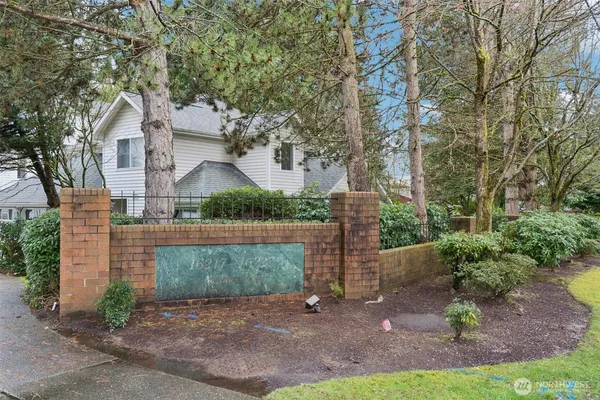 $750,000 | 16219 Northup Way, Unit C201, Bellevue, WA 98008