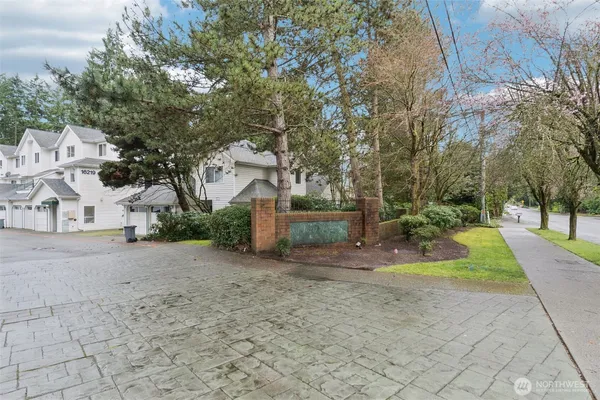 $750,000 | 16219 Northup Way, Unit C201, Bellevue, WA 98008