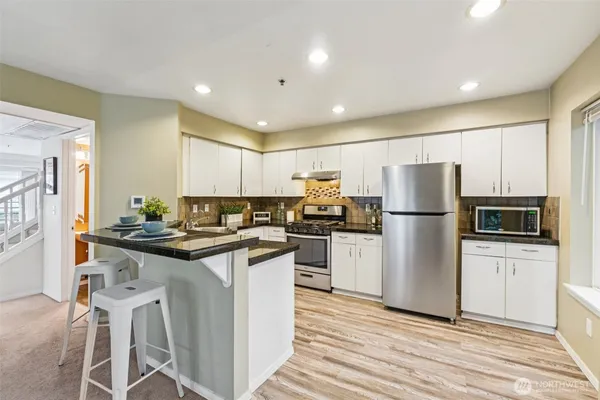 $750,000 | 16219 Northup Way, Unit C201, Bellevue, WA 98008