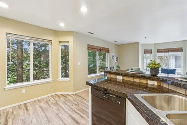 $750,000 | 16219 Northup Way, Unit C201, Bellevue, WA 98008