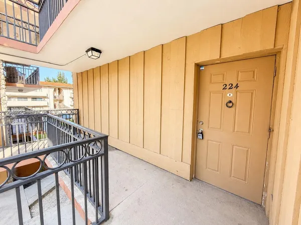 $1,700 | 4850 Southwest 63rd Terrace, Unit 224, Davie, FL 33314