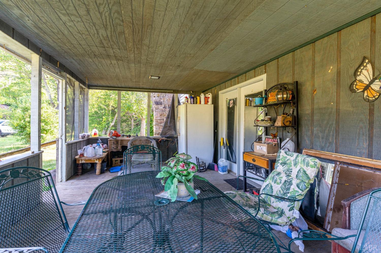1095 Blacks Creek Road Lexington, VA 24450 - Photo 9 of 35 a living room filled with furniture