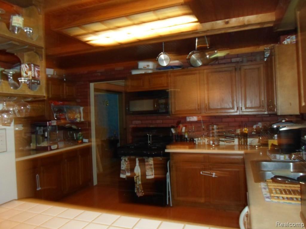 283 Sullivan Road Monroe, MI 48161 - Photo 9 of 29 SAM_0400.jpg