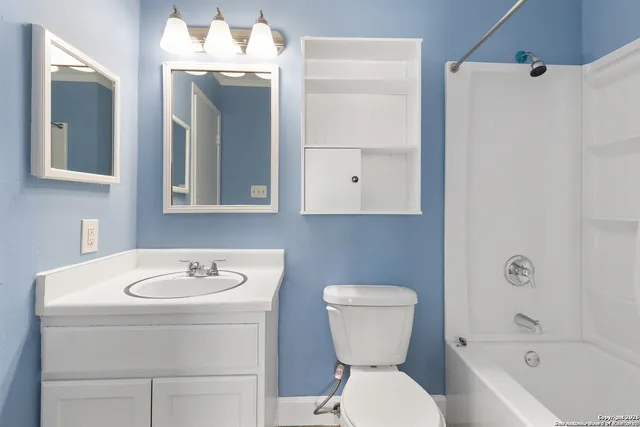 $850 | 6502 Spring Branch Street, Unit 2, San Antonio, TX 78249