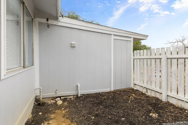 $850 | 6502 Spring Branch Street, Unit 2, San Antonio, TX 78249