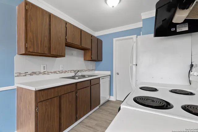 $850 | 6502 Spring Branch Street, Unit 2, San Antonio, TX 78249