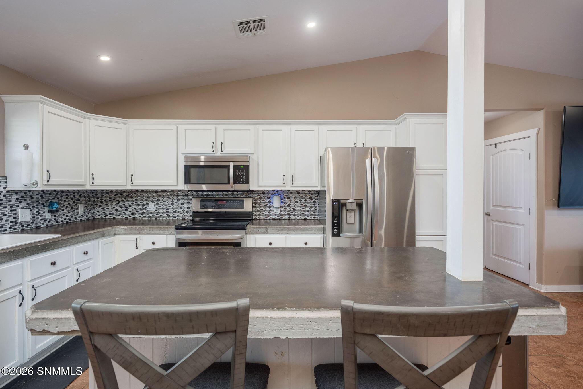 7245 Brahman Road Las Cruces, NM 88012 - Photo 5 of 24 Kitchen