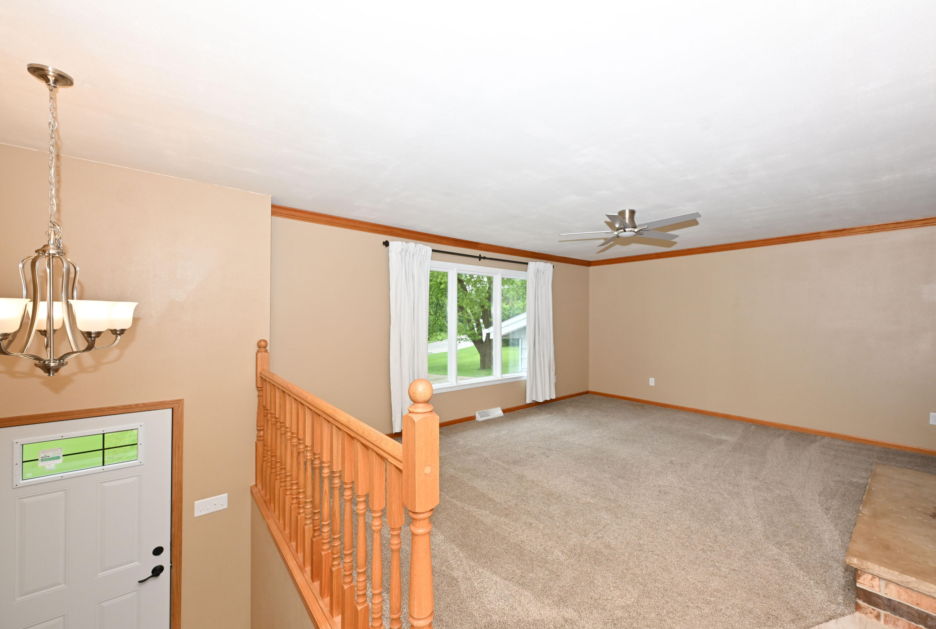 12237 West Larkspur Road Franklin, WI 53132 - Photo 3 of 42 Living Room