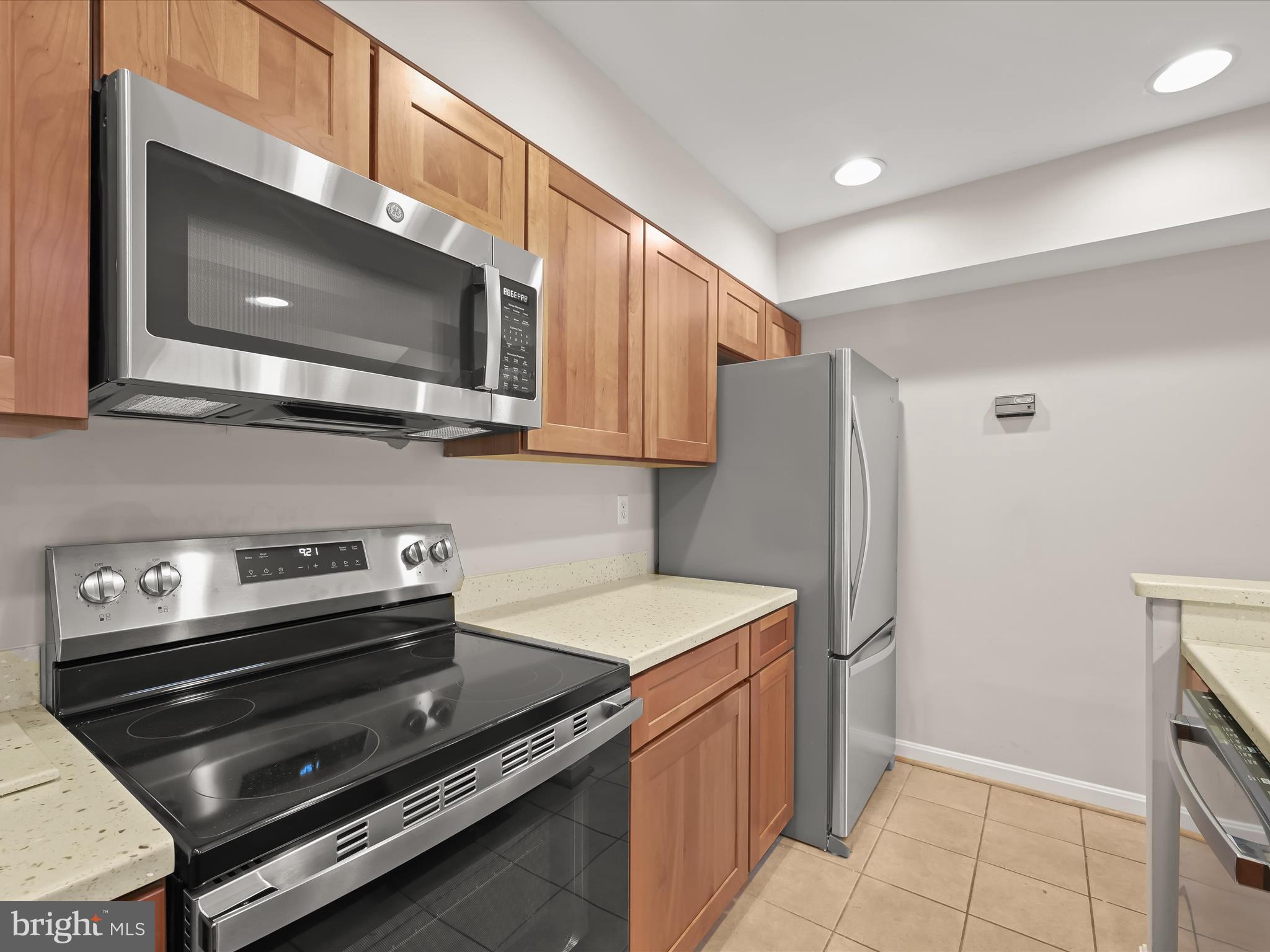 2 Queen Victoria Way Chester, MD 21619 - Photo 20 of 53 a kitchen with a stove microwave and refrigerator
