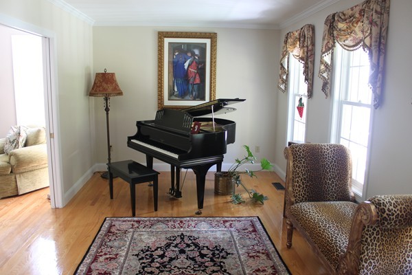 9 Landmark Road Westford, MA 01886 - Photo 6 of 30 Gallery Image 6