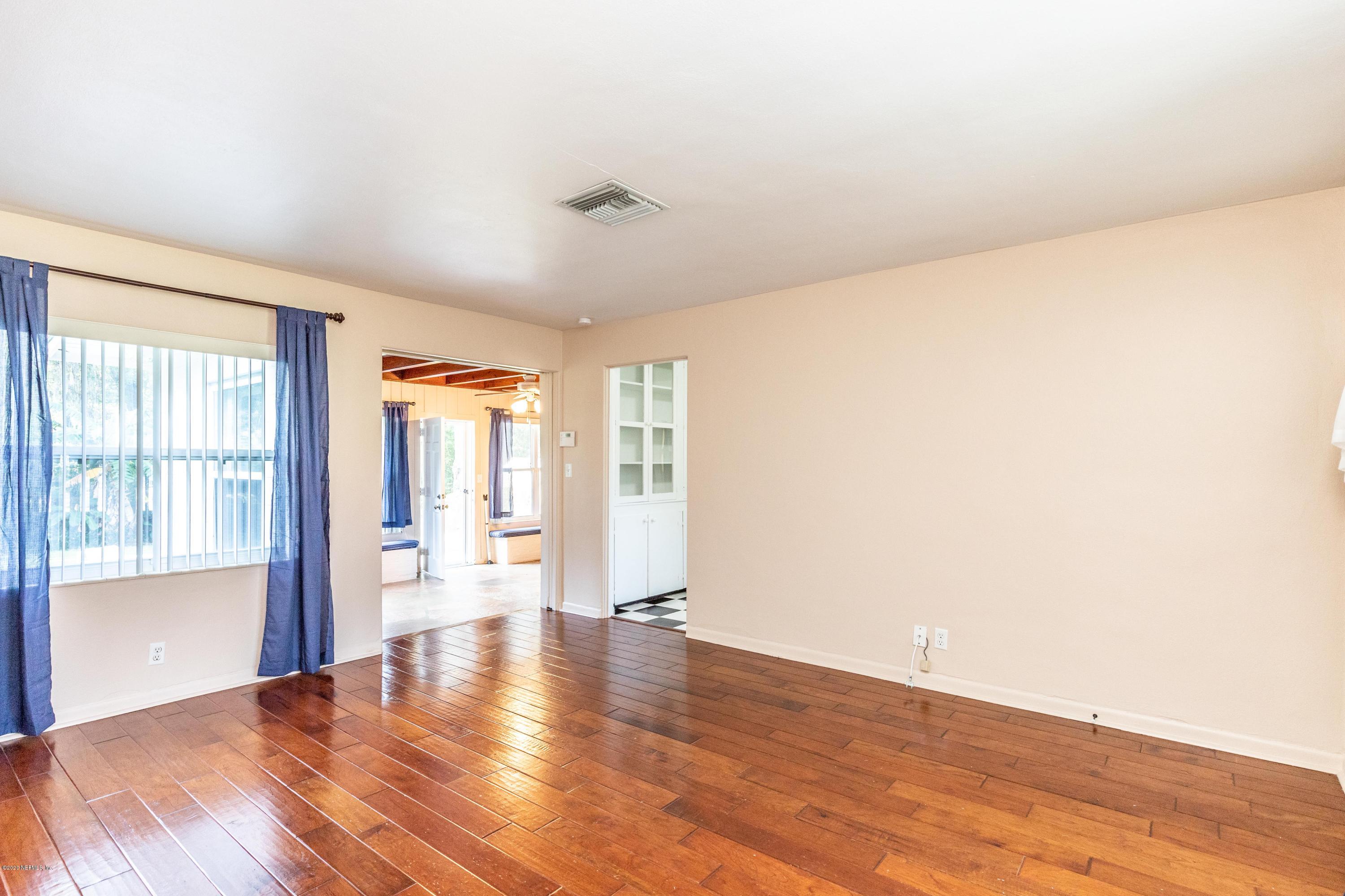 5114 Ridgecrest Avenue Jacksonville, FL 32207 - Photo 8 of 39 8 - Living Room View 2